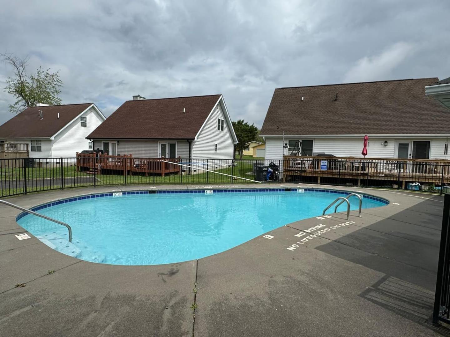 1 Mile To Pkwy, Pets, Hot Tub, Creekside, Porch Villa Pigeon Forge Dış mekan fotoğraf