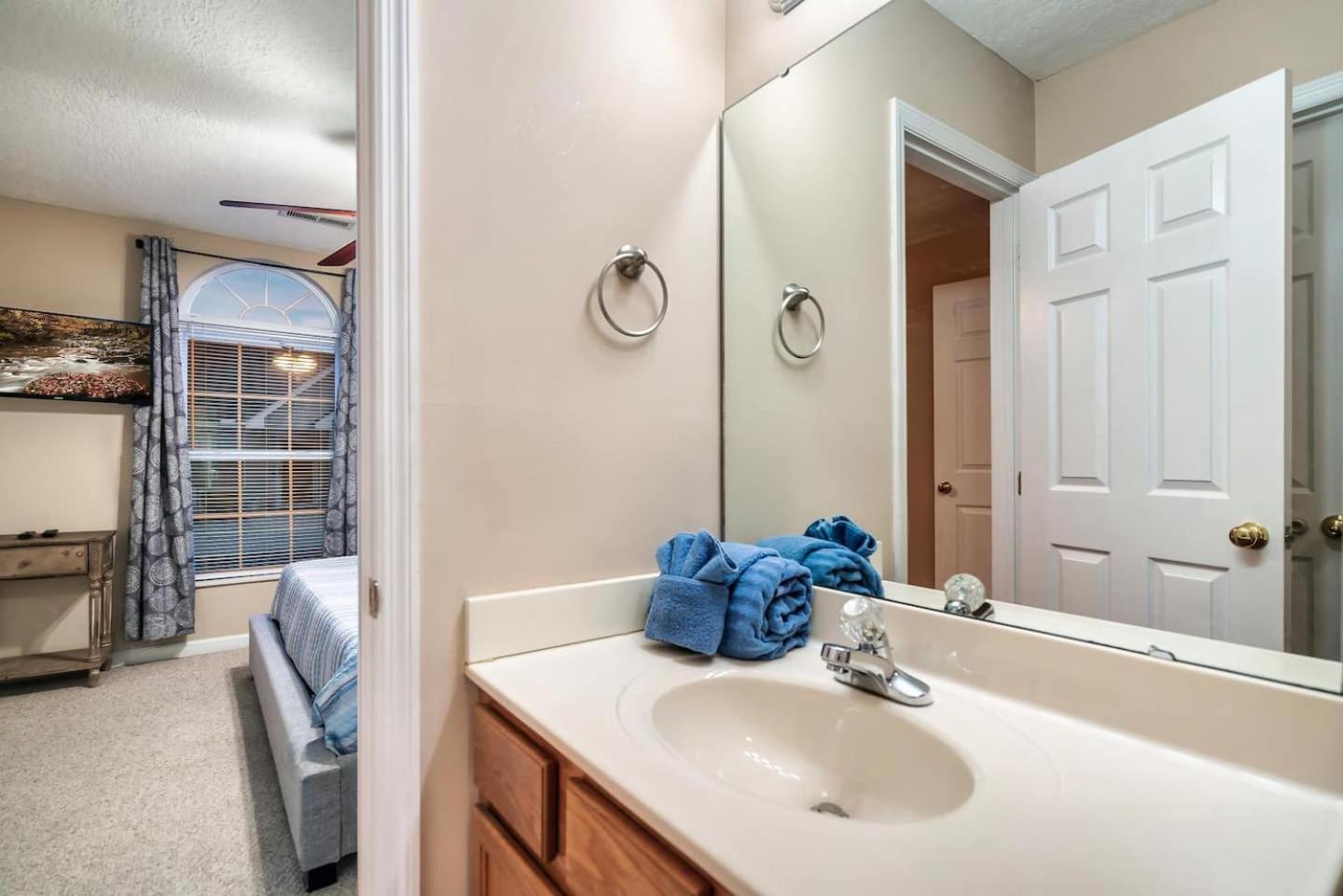 1 Mile To Pkwy, Pets, Hot Tub, Creekside, Porch Villa Pigeon Forge Dış mekan fotoğraf