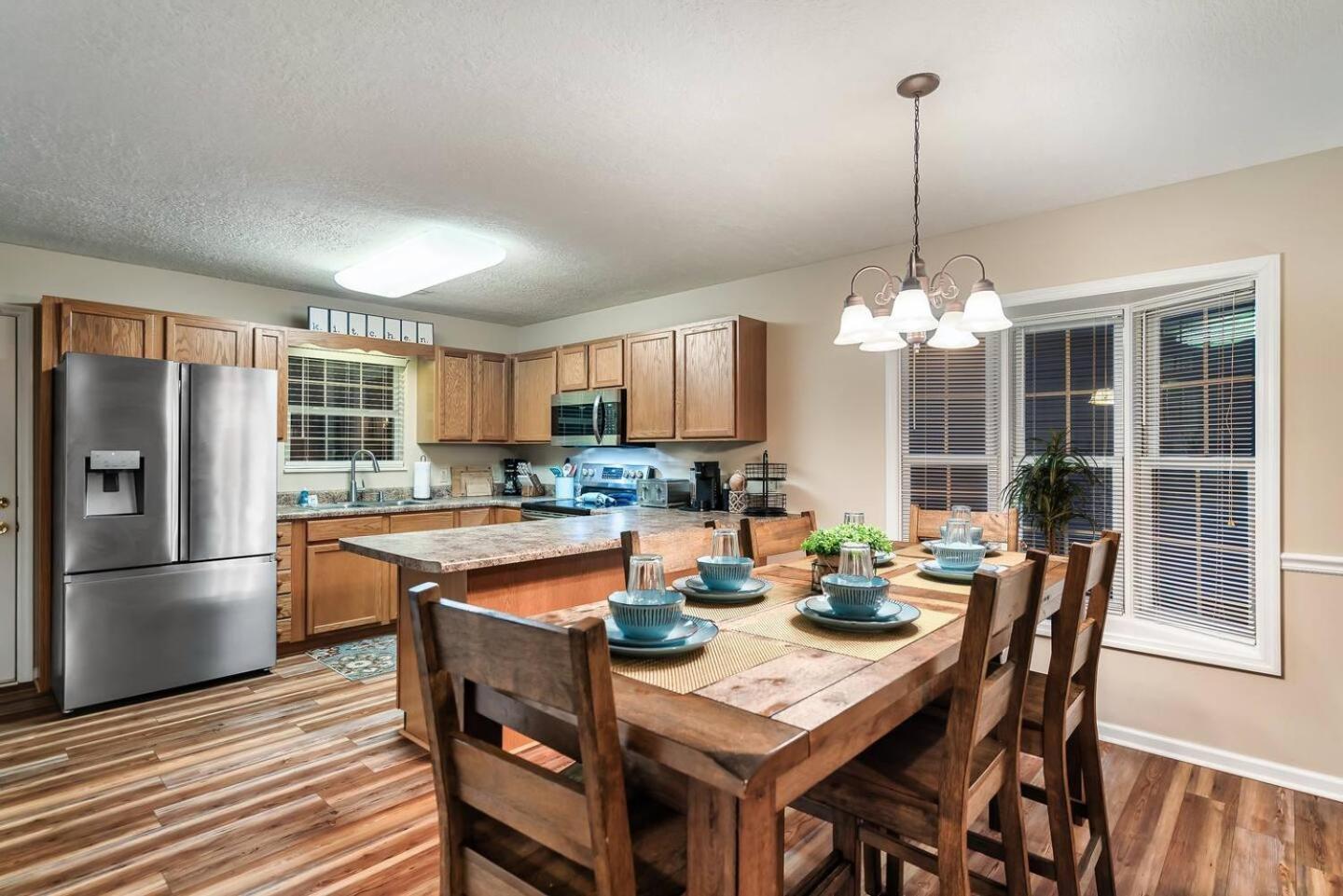 1 Mile To Pkwy, Pets, Hot Tub, Creekside, Porch Villa Pigeon Forge Dış mekan fotoğraf