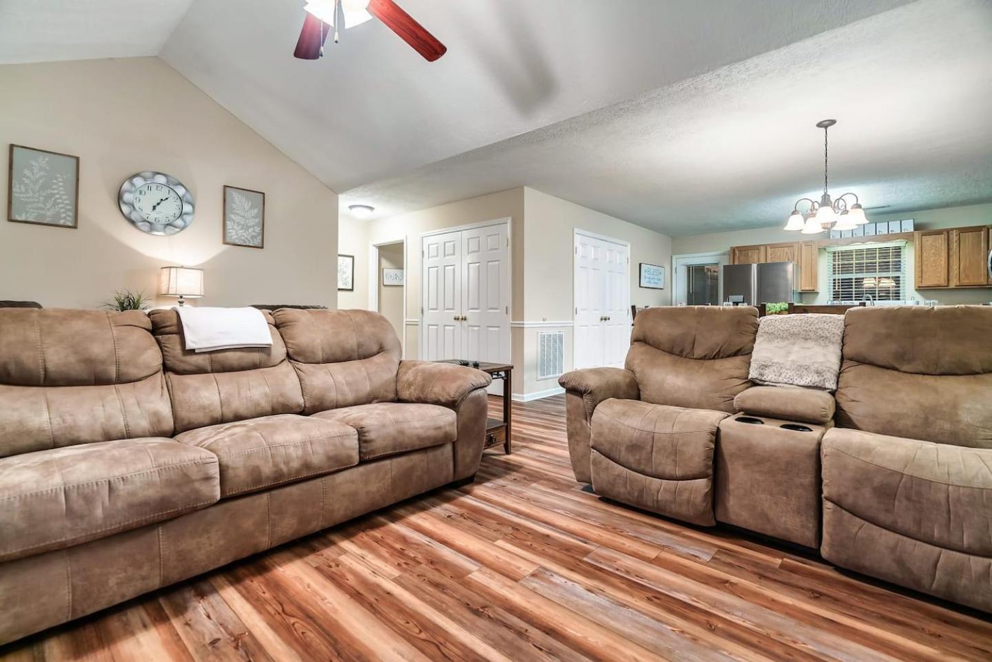 1 Mile To Pkwy, Pets, Hot Tub, Creekside, Porch Villa Pigeon Forge Dış mekan fotoğraf