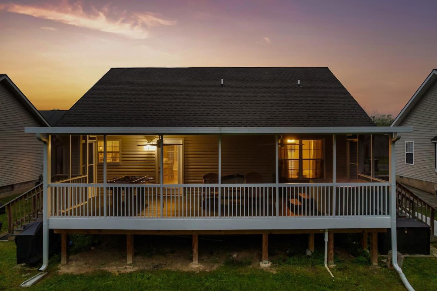 1 Mile To Pkwy, Pets, Hot Tub, Creekside, Porch Villa Pigeon Forge Dış mekan fotoğraf