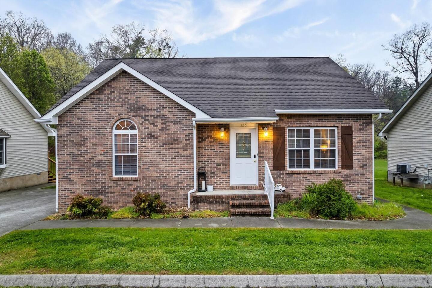 1 Mile To Pkwy, Pets, Hot Tub, Creekside, Porch Villa Pigeon Forge Dış mekan fotoğraf