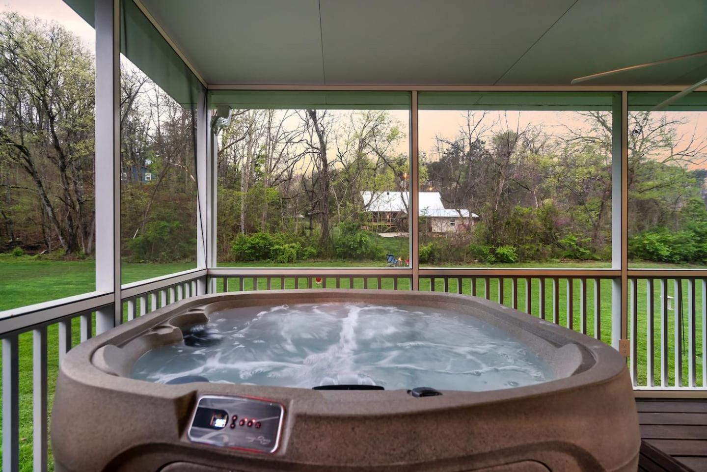 1 Mile To Pkwy, Pets, Hot Tub, Creekside, Porch Villa Pigeon Forge Dış mekan fotoğraf