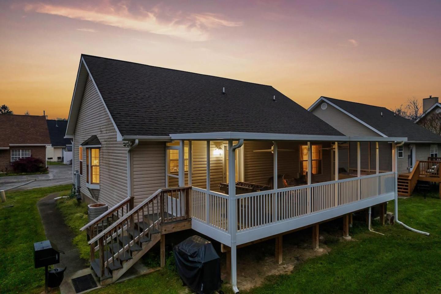 1 Mile To Pkwy, Pets, Hot Tub, Creekside, Porch Villa Pigeon Forge Dış mekan fotoğraf
