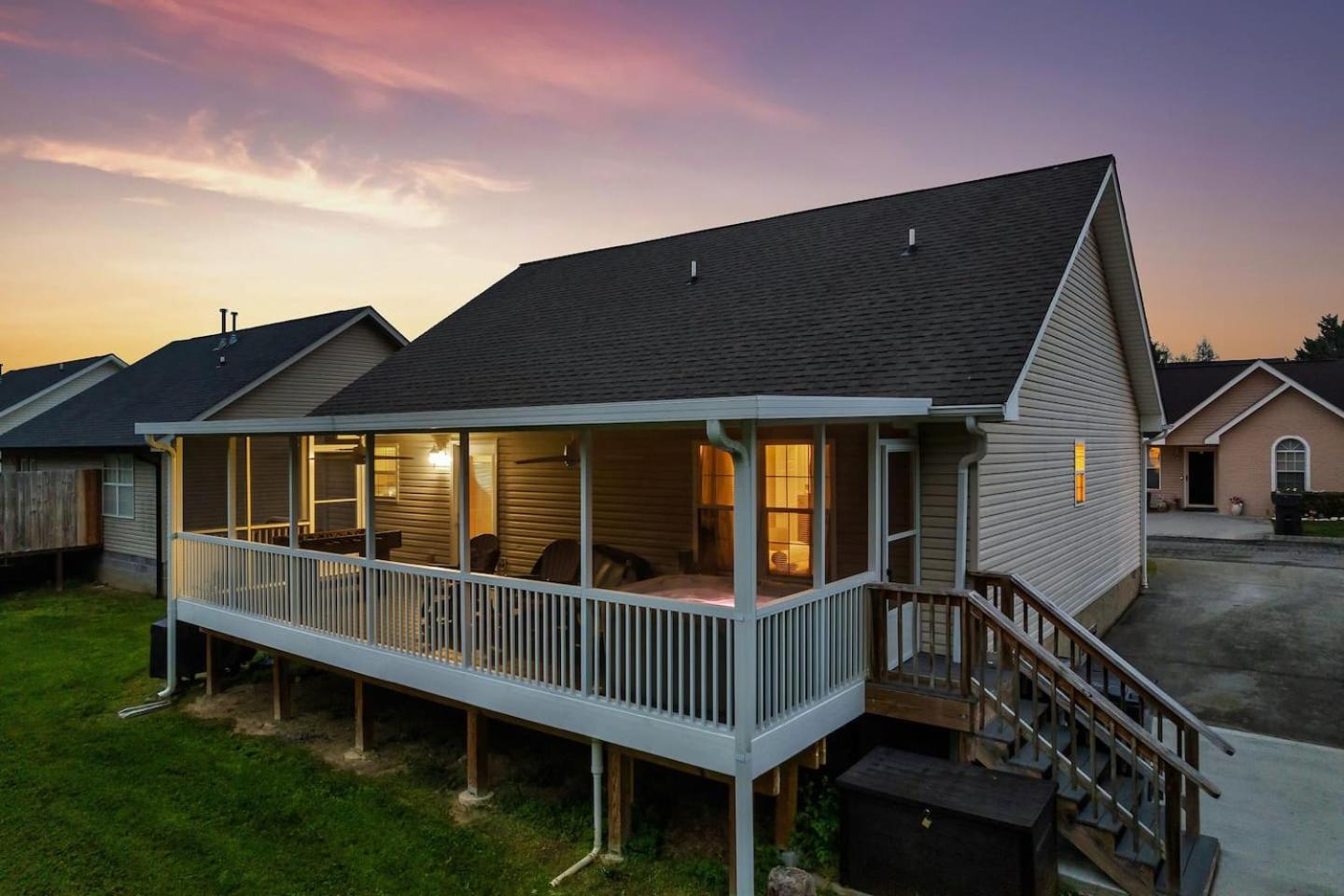 1 Mile To Pkwy, Pets, Hot Tub, Creekside, Porch Villa Pigeon Forge Dış mekan fotoğraf
