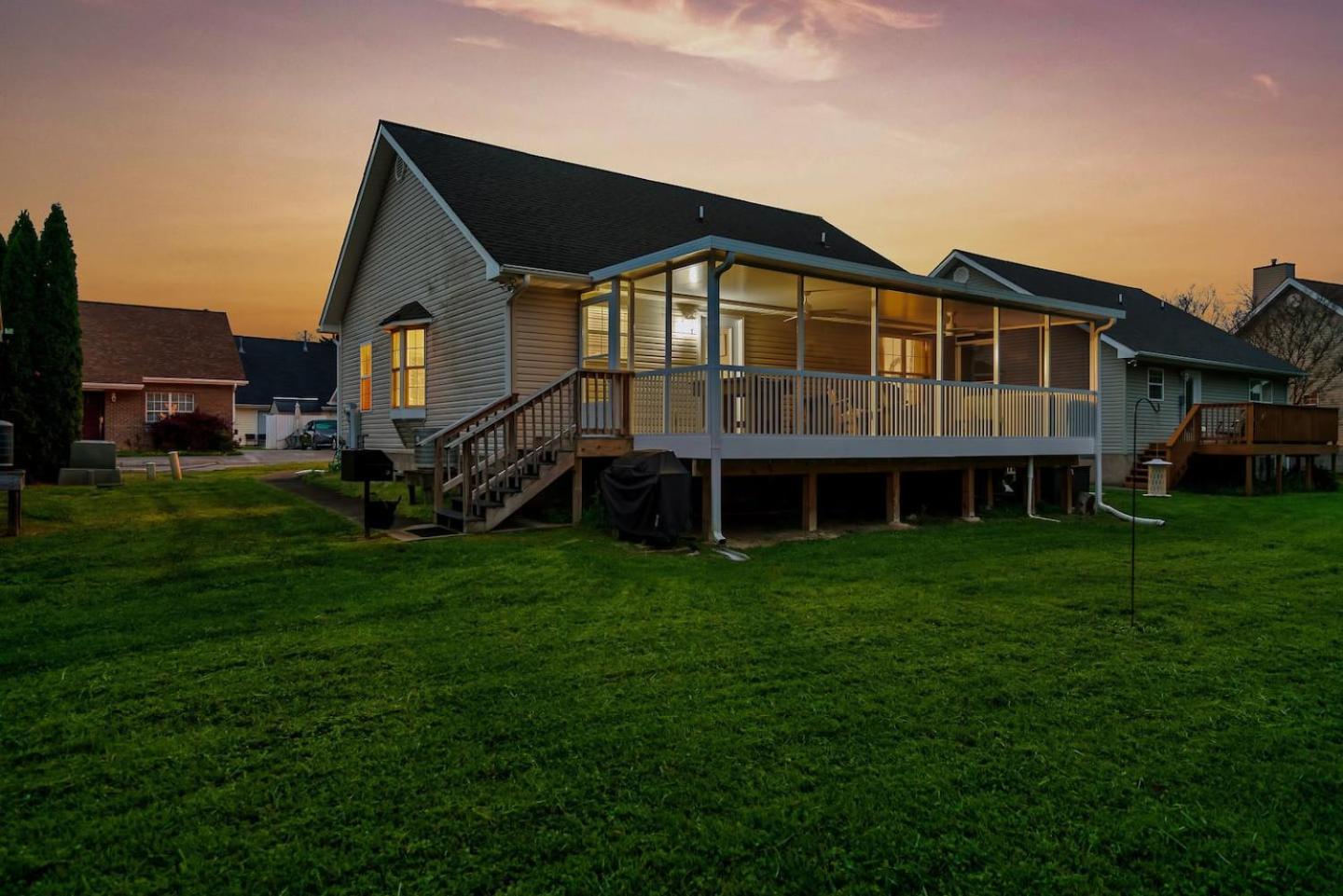 1 Mile To Pkwy, Pets, Hot Tub, Creekside, Porch Villa Pigeon Forge Dış mekan fotoğraf