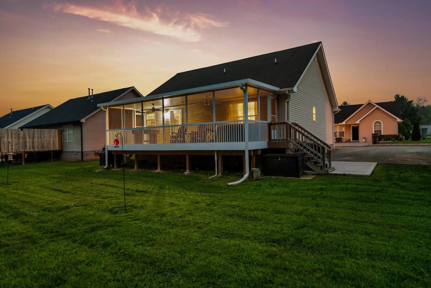 1 Mile To Pkwy, Pets, Hot Tub, Creekside, Porch Villa Pigeon Forge Dış mekan fotoğraf