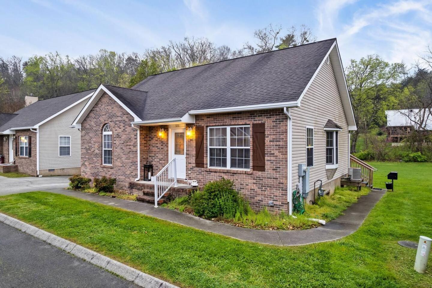 1 Mile To Pkwy, Pets, Hot Tub, Creekside, Porch Villa Pigeon Forge Dış mekan fotoğraf