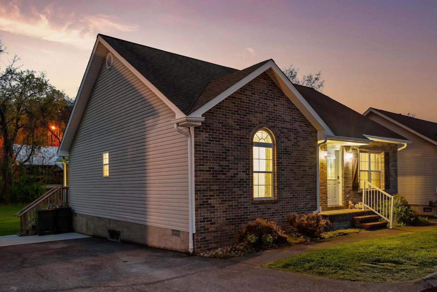 1 Mile To Pkwy, Pets, Hot Tub, Creekside, Porch Villa Pigeon Forge Dış mekan fotoğraf